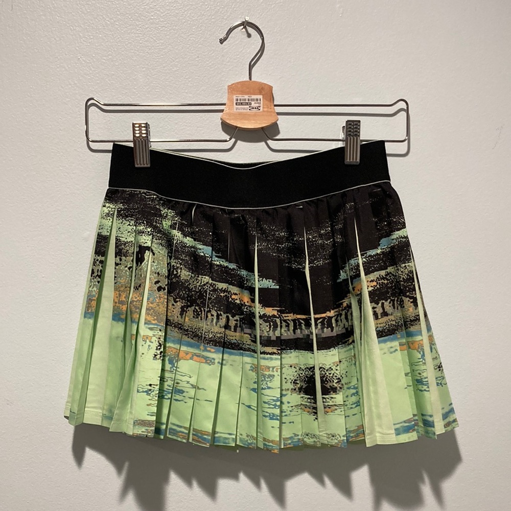 ❤️3 for $30!! Bundle and Save❤️
[Adidas] Black and Green Mini Skirt